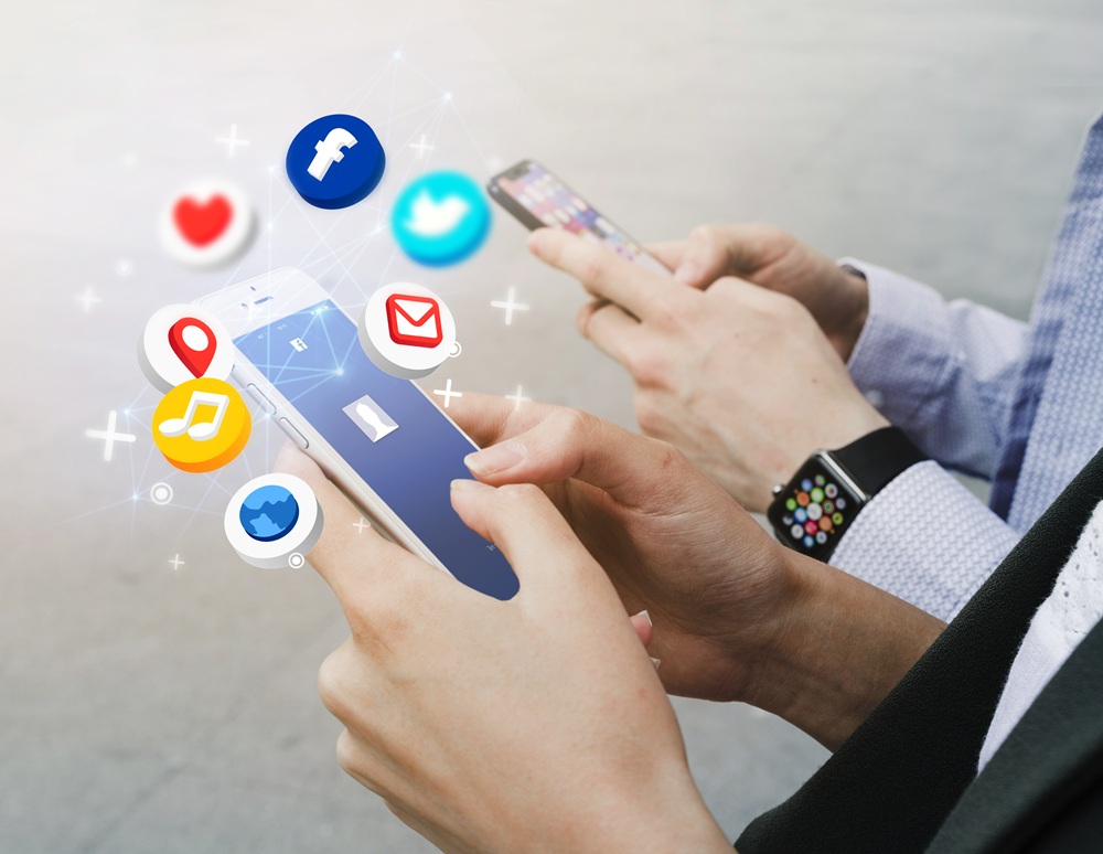 bật tính năng quảng cáo Facebook