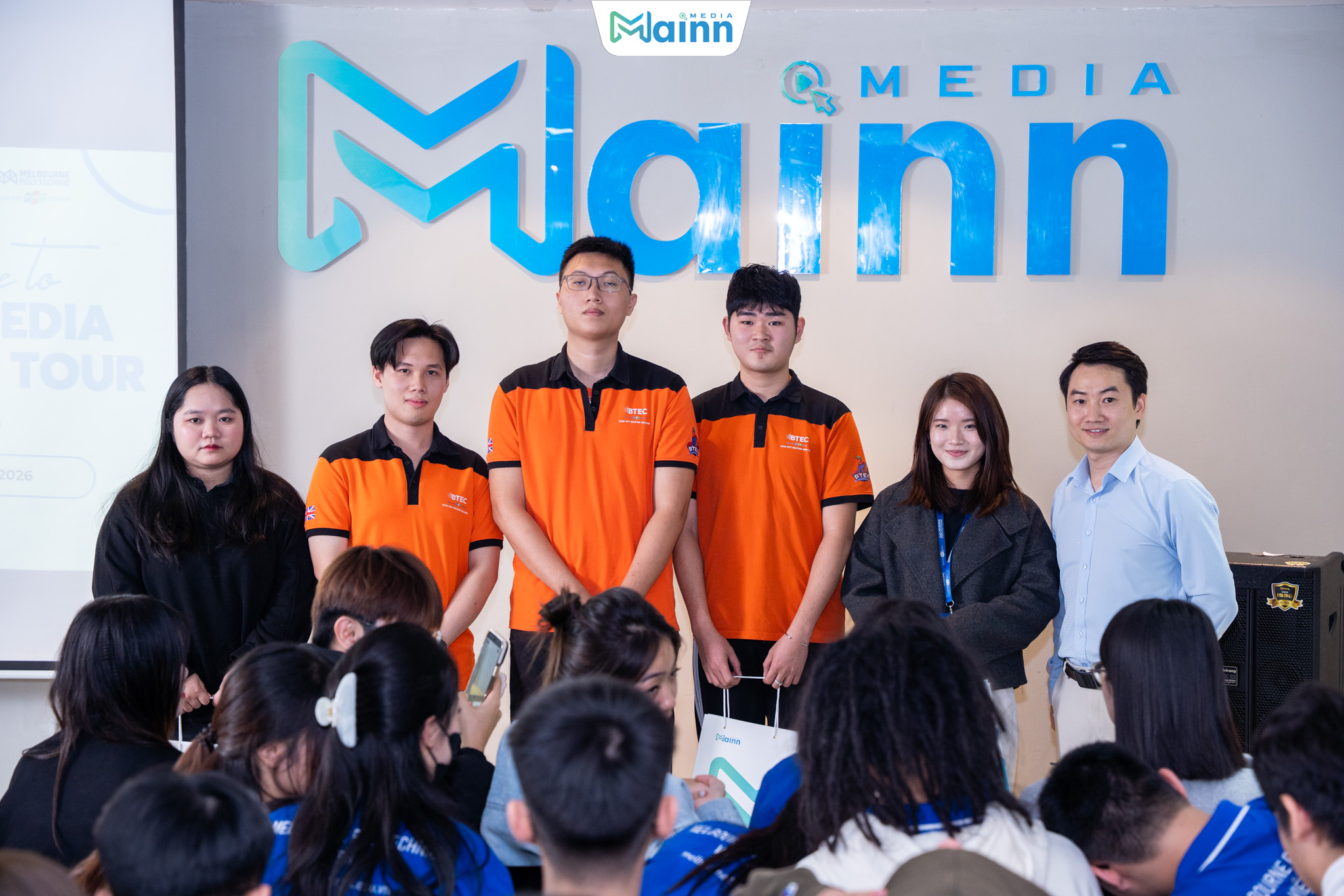 Các bạn dành giải thưởng trong mini game