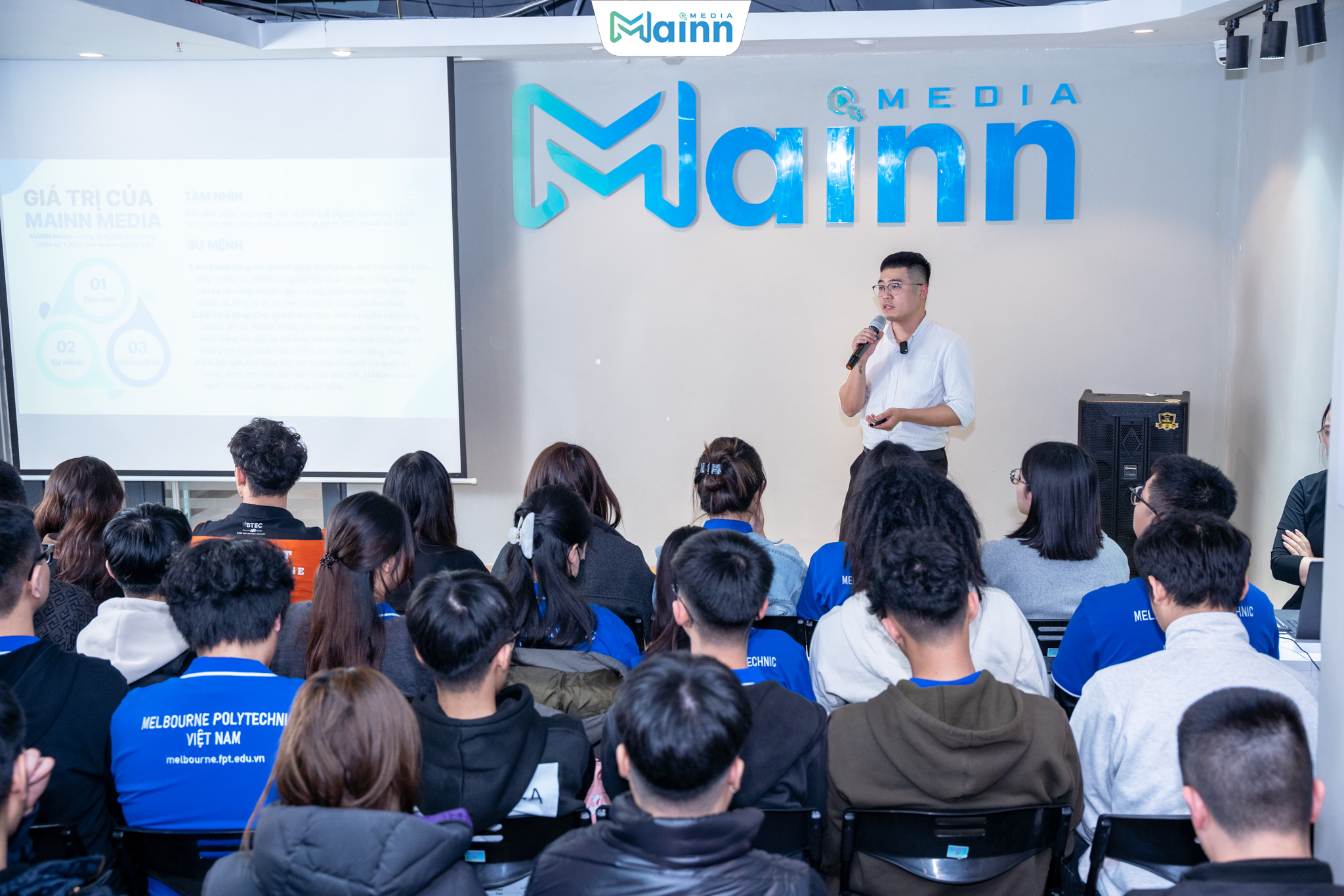 Chuyên gia Đỗ Cường chia sẻ cách tiếp cận & phát triển trên sàn TMDT đến các bạn sinh viên