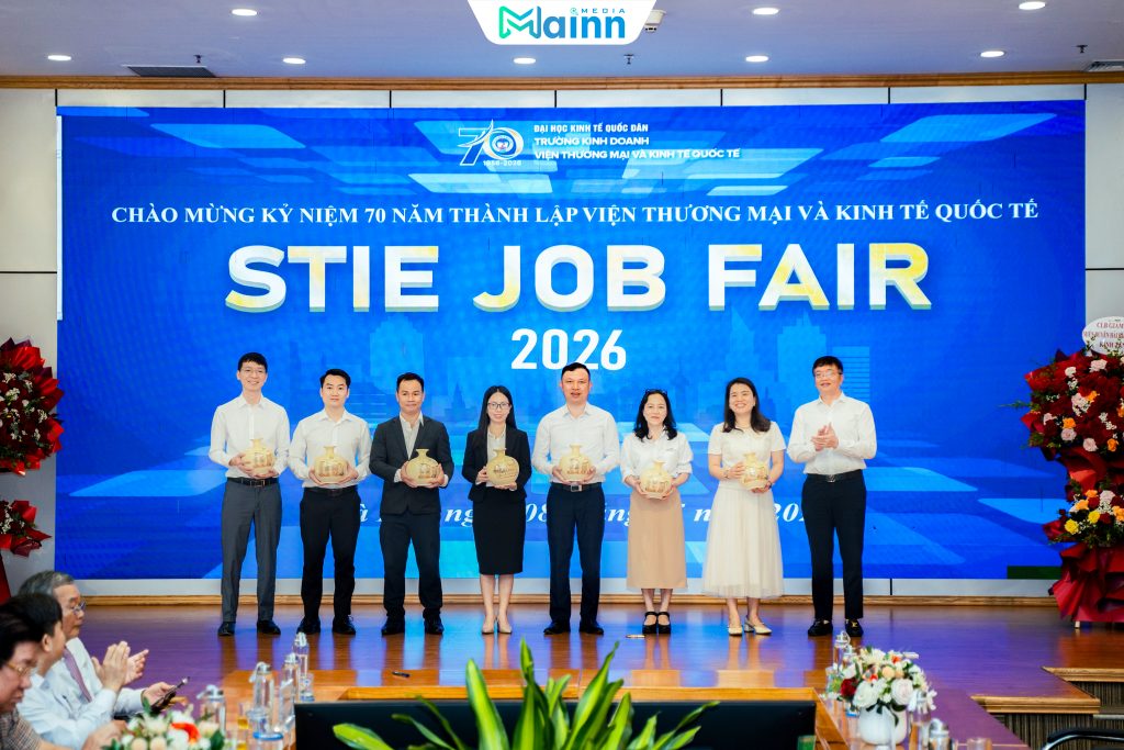 Mở rộng cơ hội phát triển cho sinh viên ngành Thương mại điện tử