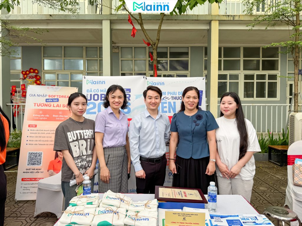 Đồng hành cùng sinh viên trên hành trình xây dựng sự nghiệp